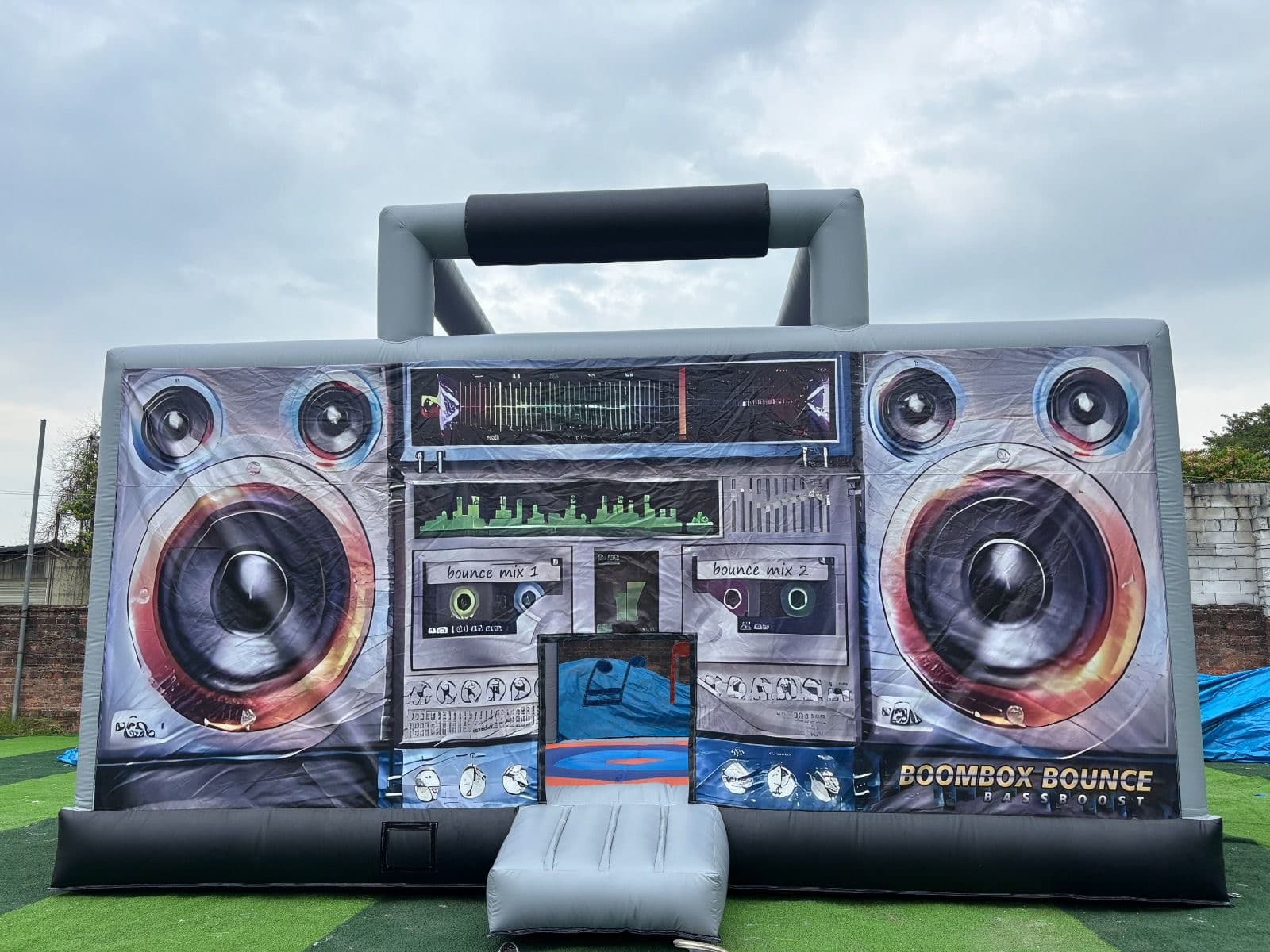 Boombox - c2d927bc-5aa8-45c3-a76e-6ef8ff2f0a64
